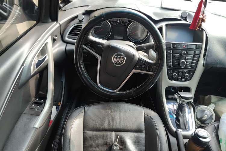 Used Buick GT 2011 GT 1.8L Automatic Fashion Edition Leather Model Steering Wheel