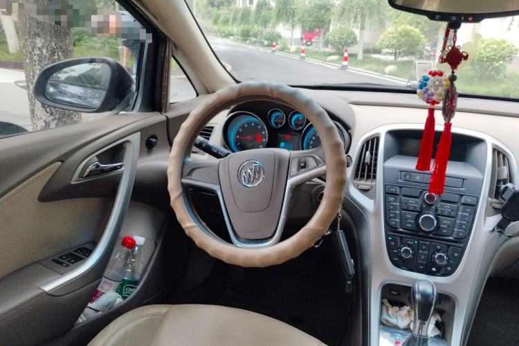 Used Buick GT 2011 GT 1.8L Automatic Fashion Edition Leather Model Steering Wheel