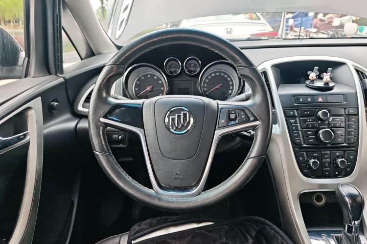 Used Buick GT 2011 GT 1.6T Fashion Sport Edition Leather Model Steering Wheel