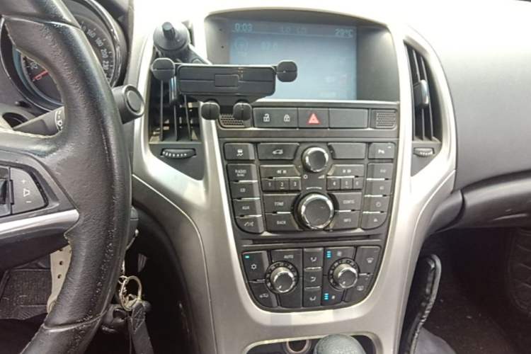 Used Buick GT 2011 GT 1.6T Fashion Sport Edition Leather Model Audio And AC Panel