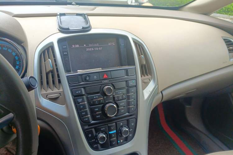 Used Buick GT 2011 GT 1.8L Automatic Fashion Edition Leather Model Audio And AC Panel
