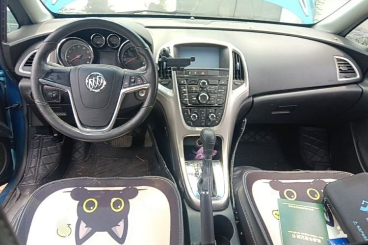 Used Buick GT 2011 GT 1.6T Fashion Sport Edition Leather Model Center Console