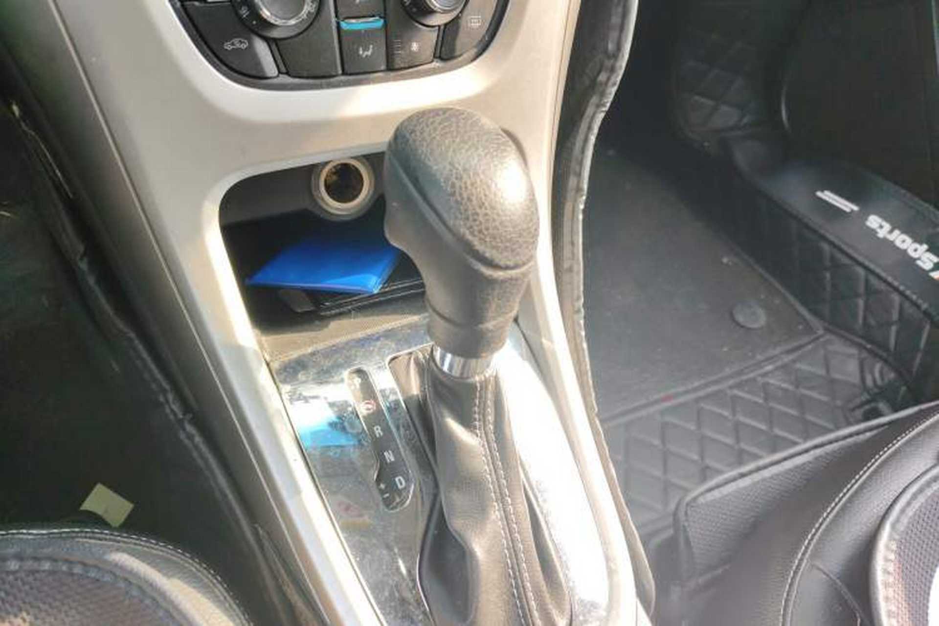 Used Buick GT 2011 GT 1.6T Fashion Sport Edition Leather Model Gear Lever