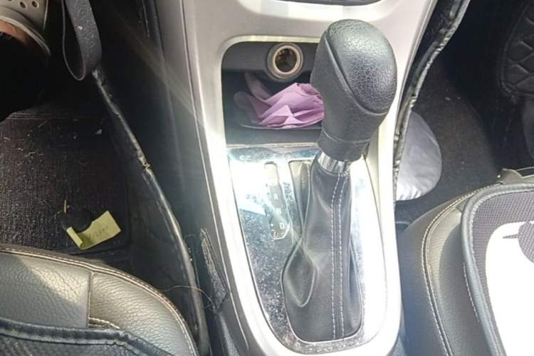 Used Buick GT 2011 GT 1.6T Fashion Sport Edition Leather Model Gear Lever