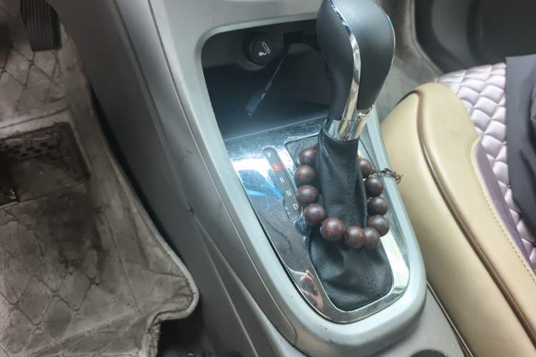 Used Buick GT 2011 GT 1.8L Automatic Fashion Edition Leather Model Gear Lever