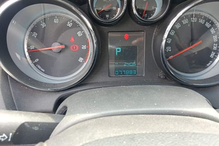 Used Buick GT 2011 GT 1.6T Fashion Sport Edition Leather Model Odometer Close Up