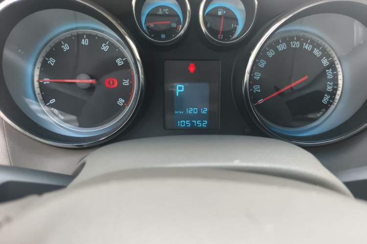 Used Buick GT 2011 GT 1.8L Automatic Fashion Edition Leather Model Odometer Close Up