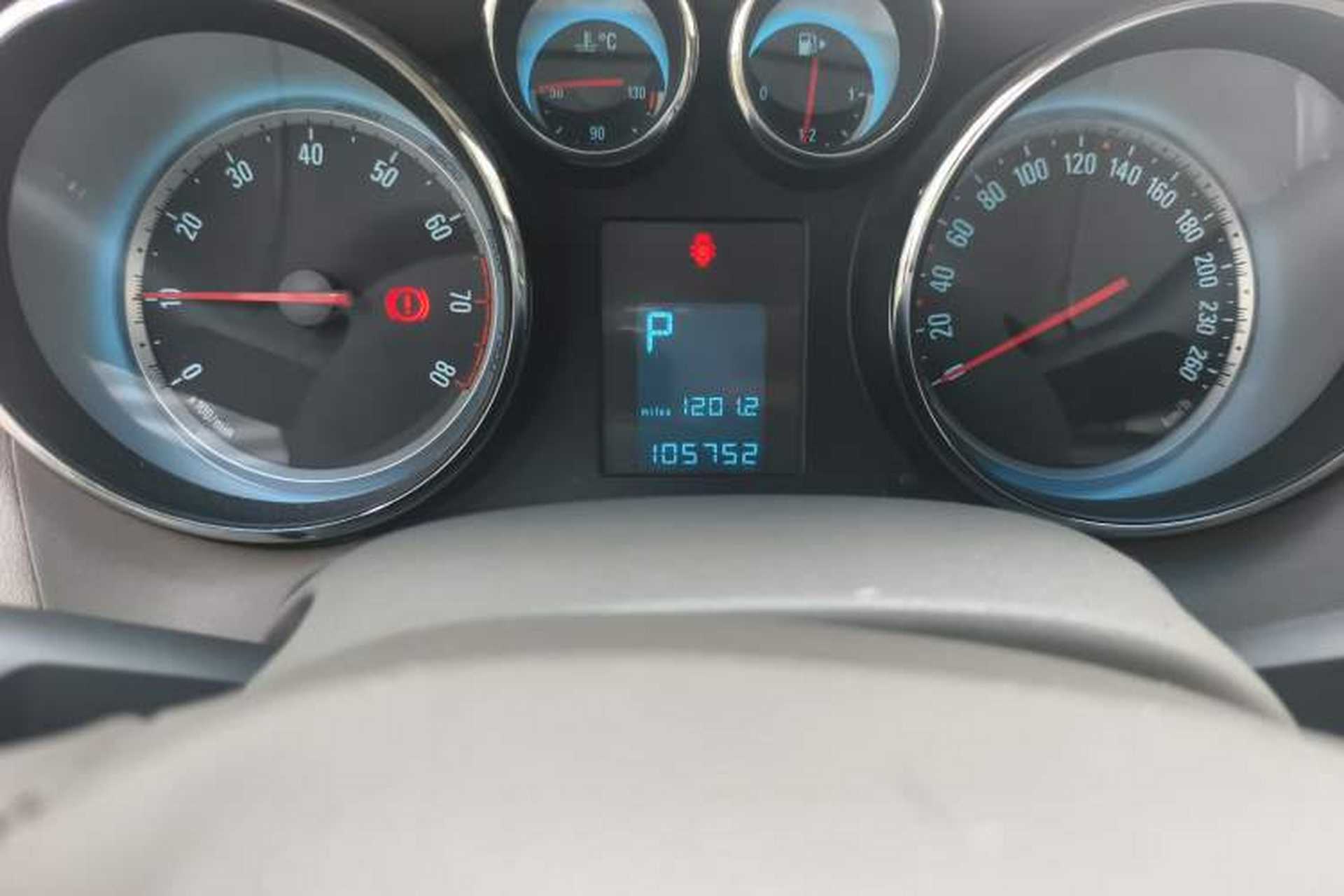 Used Buick GT 2011 GT 1.8L Automatic Fashion Edition Leather Model Odometer Close Up