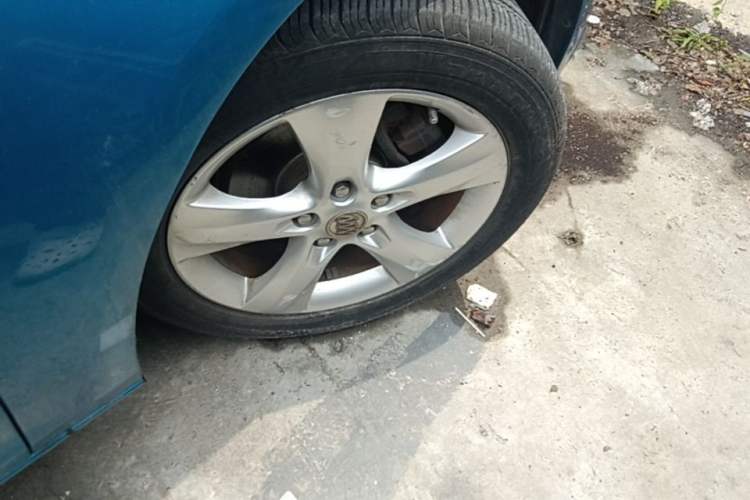 Used Buick GT 2011 GT 1.6T Fashion Sport Edition Leather Model Right Front Wheel Hub