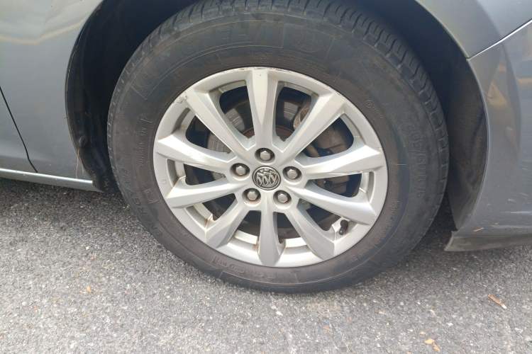 Used Buick GT 2011 GT 1.8L Automatic Fashion Edition Leather Model Right Front Wheel Hub
