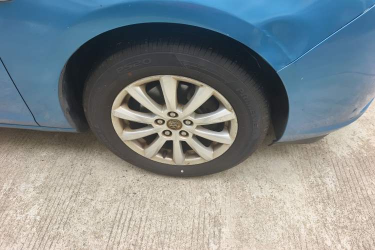 Used Buick GT 2011 GT 1.8L Automatic Fashion Edition Leather Model Right Front Wheel Hub