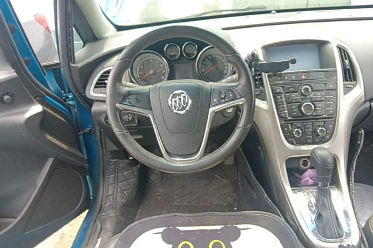Used Buick GT 2011 GT 1.6T Fashion Sport Edition Leather Model Steering Wheel