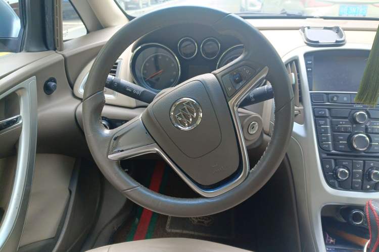 Used Buick GT 2011 GT 1.8L Automatic Fashion Edition Leather Model Steering Wheel