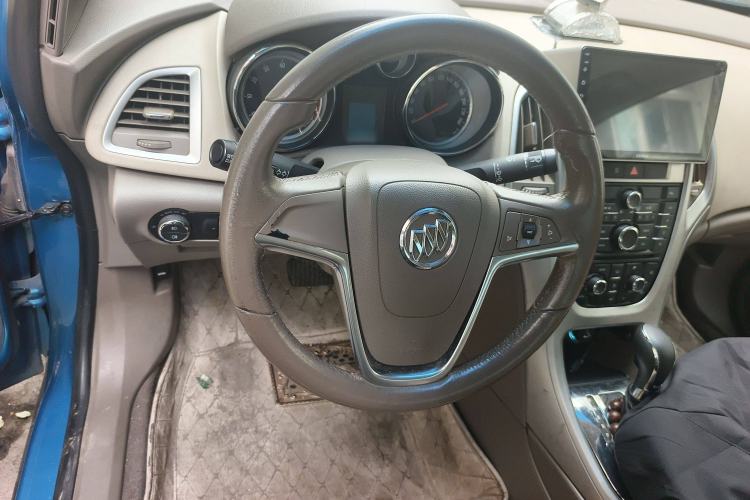 Used Buick GT 2011 GT 1.8L Automatic Fashion Edition Leather Model Steering Wheel
