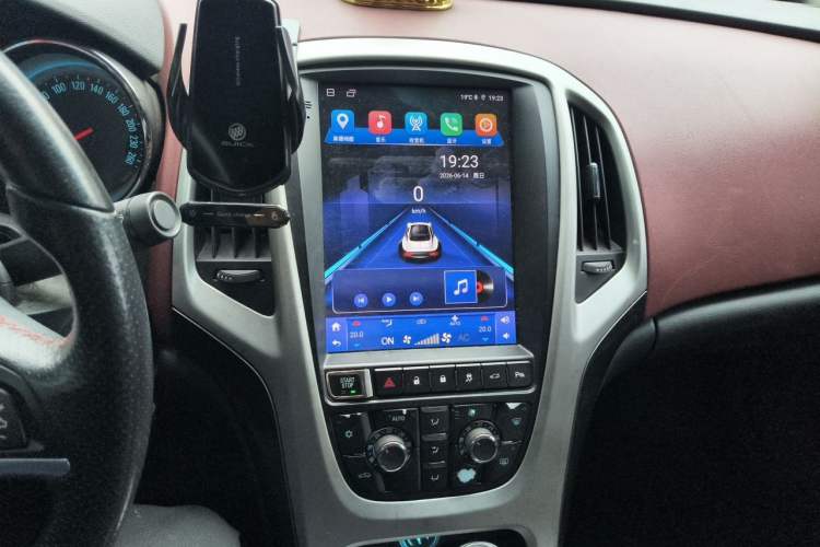 Used Buick GT 2011 GT 1.6T Fashion Sport Edition Leather Model Audio And AC Panel