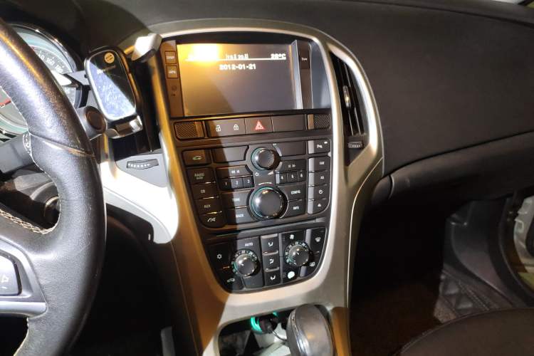 Used Buick GT 2011 GT 1.8L Automatic Fashion Edition Leather Model Audio And AC Panel
