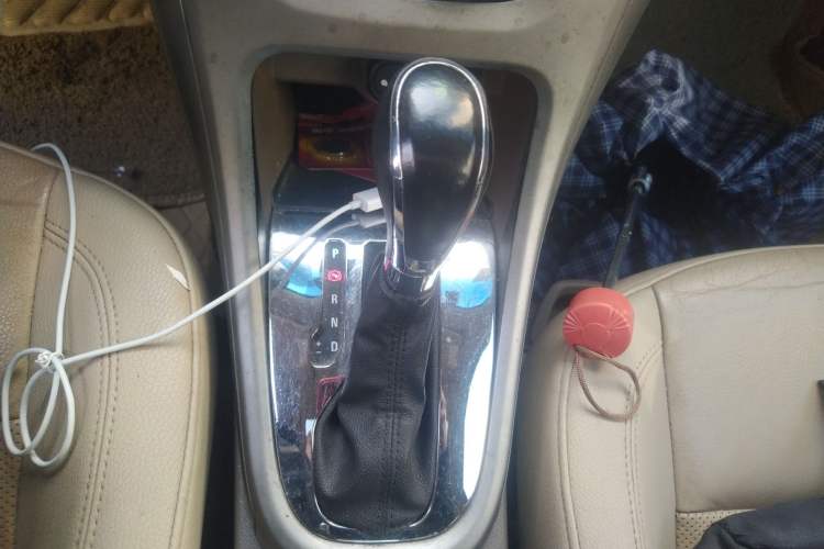 Used Buick GT 2011 GT 1.8L Automatic Fashion Edition Leather Model Gear Lever