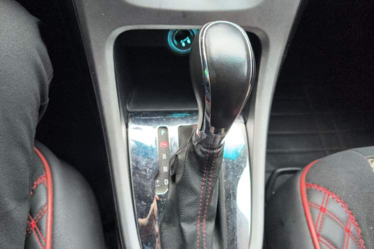 Used Buick GT 2011 GT 1.6T Fashion Sport Edition Leather Model Gear Lever