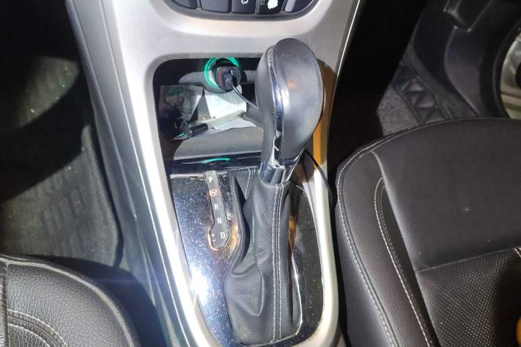 Used Buick GT 2011 GT 1.8L Automatic Fashion Edition Leather Model Gear Lever
