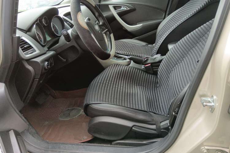 Used Buick GT 2011 GT 1.8L Automatic Fashion Edition Leather Model Left Front Seat