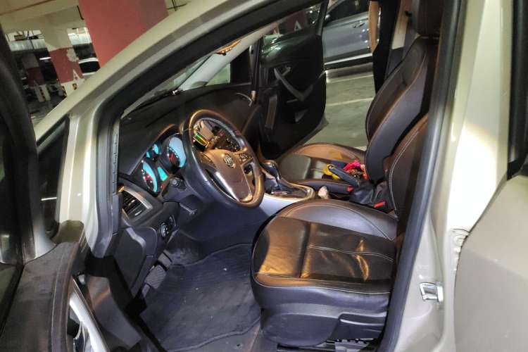 Used Buick GT 2011 GT 1.8L Automatic Fashion Edition Leather Model Left Front Seat