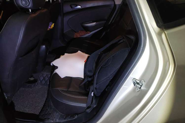 Used Buick GT 2011 GT 1.8L Automatic Fashion Edition Leather Model Left Rear Seat