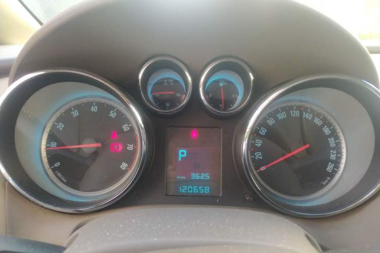 Used Buick GT 2011 GT 1.8L Automatic Fashion Edition Leather Model Odometer Close Up