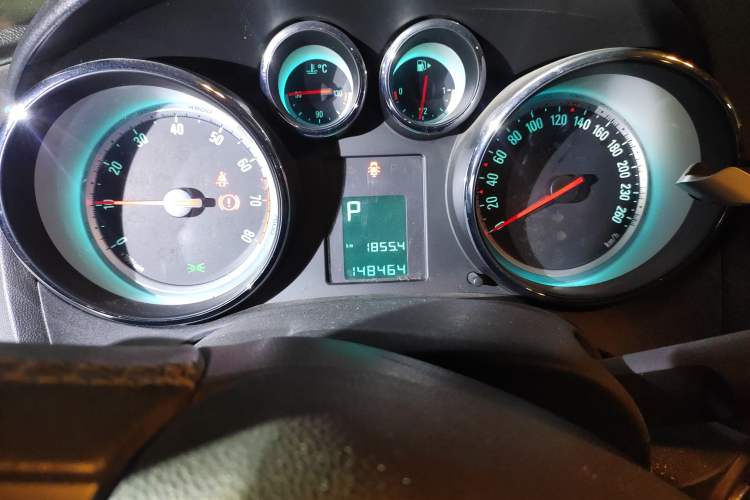 Used Buick GT 2011 GT 1.8L Automatic Fashion Edition Leather Model Odometer Close Up
