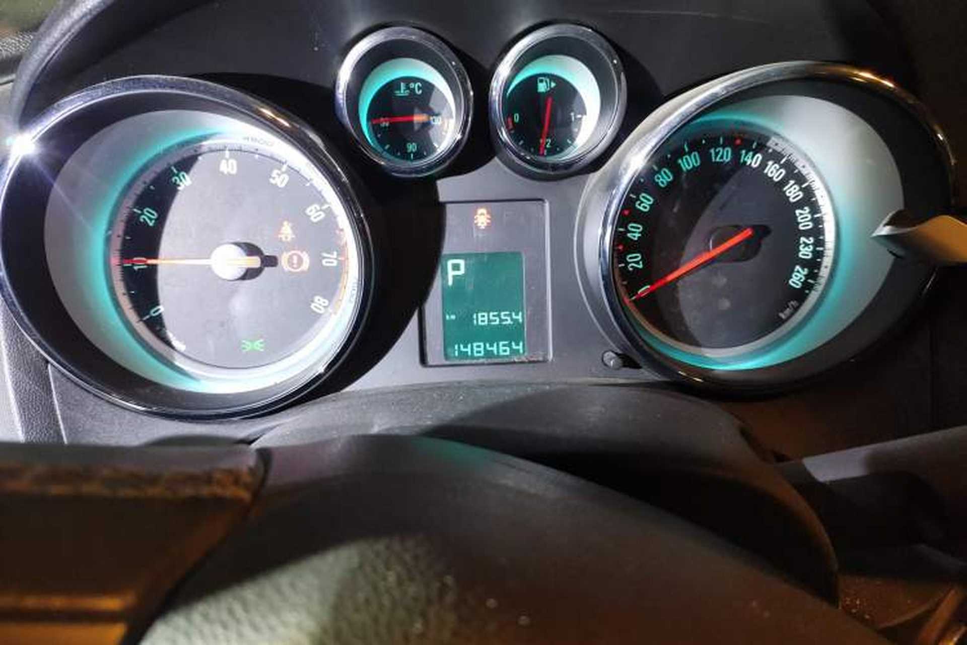 Used Buick GT 2011 GT 1.8L Automatic Fashion Edition Leather Model Odometer Close Up