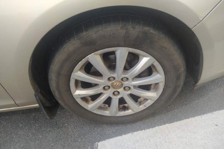 Used Buick GT 2011 GT 1.8L Automatic Fashion Edition Leather Model Right Front Wheel Hub