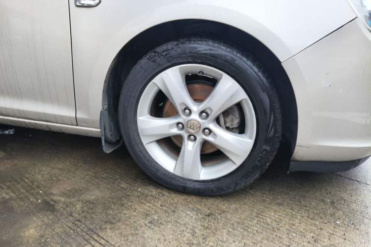 Used Buick GT 2011 GT 1.6T Fashion Sport Edition Leather Model Right Front Wheel Hub