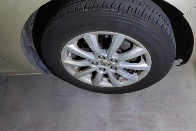Used Buick GT 2011 GT 1.8L Automatic Fashion Edition Leather Model Right Front Wheel Hub