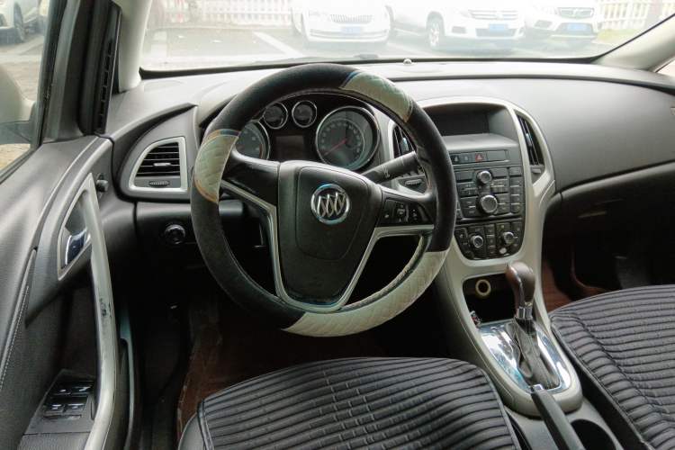 Used Buick GT 2011 GT 1.8L Automatic Fashion Edition Leather Model Steering Wheel