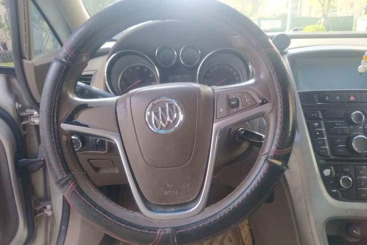 Used Buick GT 2011 GT 1.8L Automatic Fashion Edition Leather Model Steering Wheel