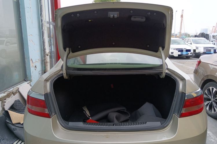 Used Buick GT 2011 GT 1.8L Automatic Fashion Edition Leather Model Trunk
