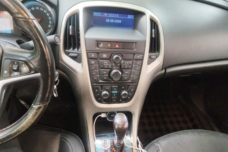 Used Buick GT 2011 GT 1.6T Fashion Sport Edition Leather Model Audio And AC Panel