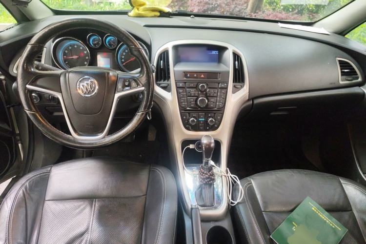 Used Buick GT 2011 GT 1.6T Fashion Sport Edition Leather Model Center Console
