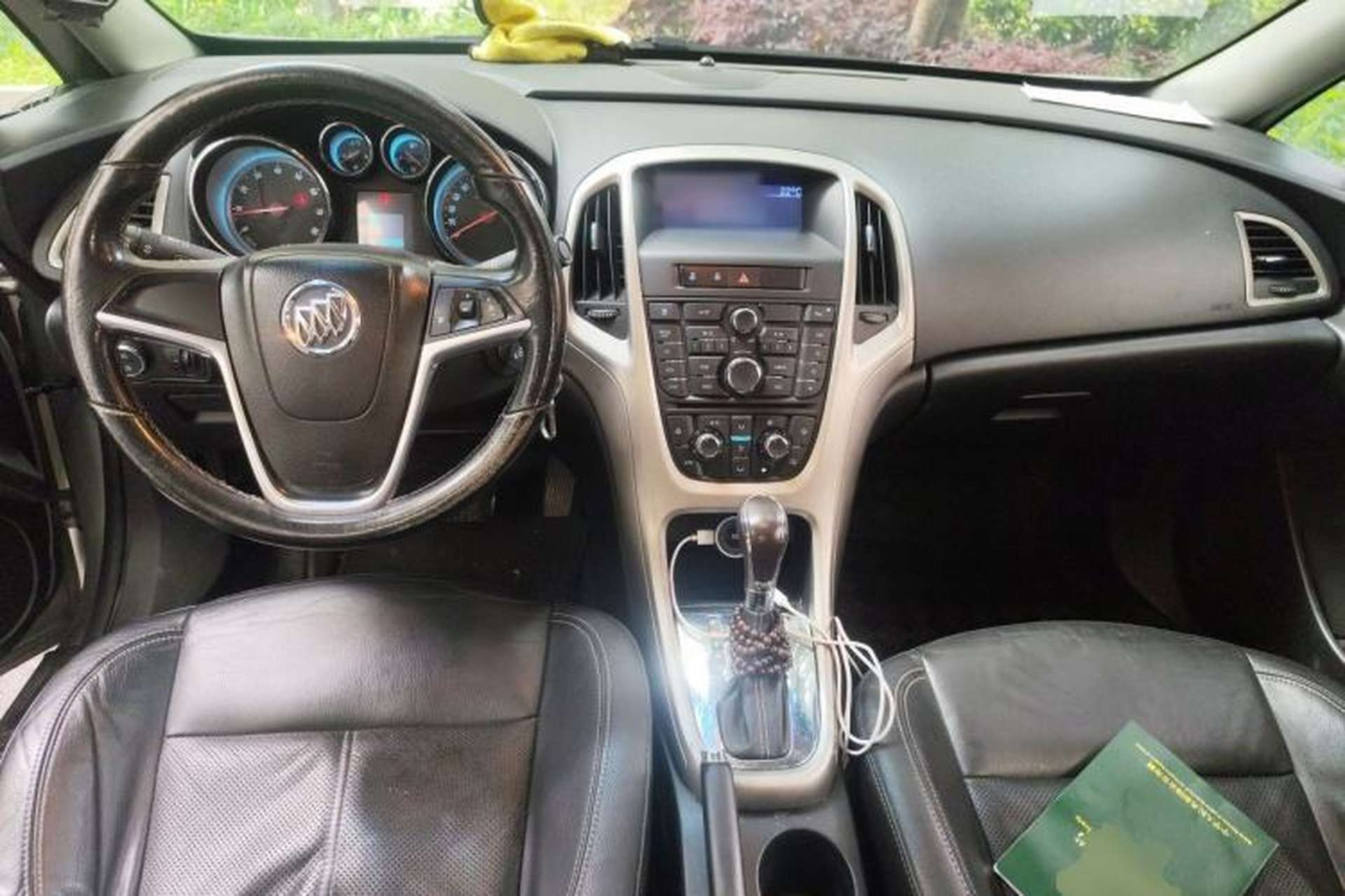 Used Buick GT 2011 GT 1.6T Fashion Sport Edition Leather Model Center Console