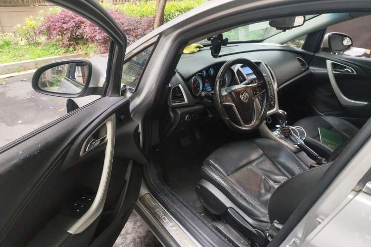 Used Buick GT 2011 GT 1.6T Fashion Sport Edition Leather Model Driver Seat