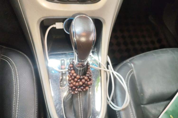 Used Buick GT 2011 GT 1.6T Fashion Sport Edition Leather Model Gear Lever