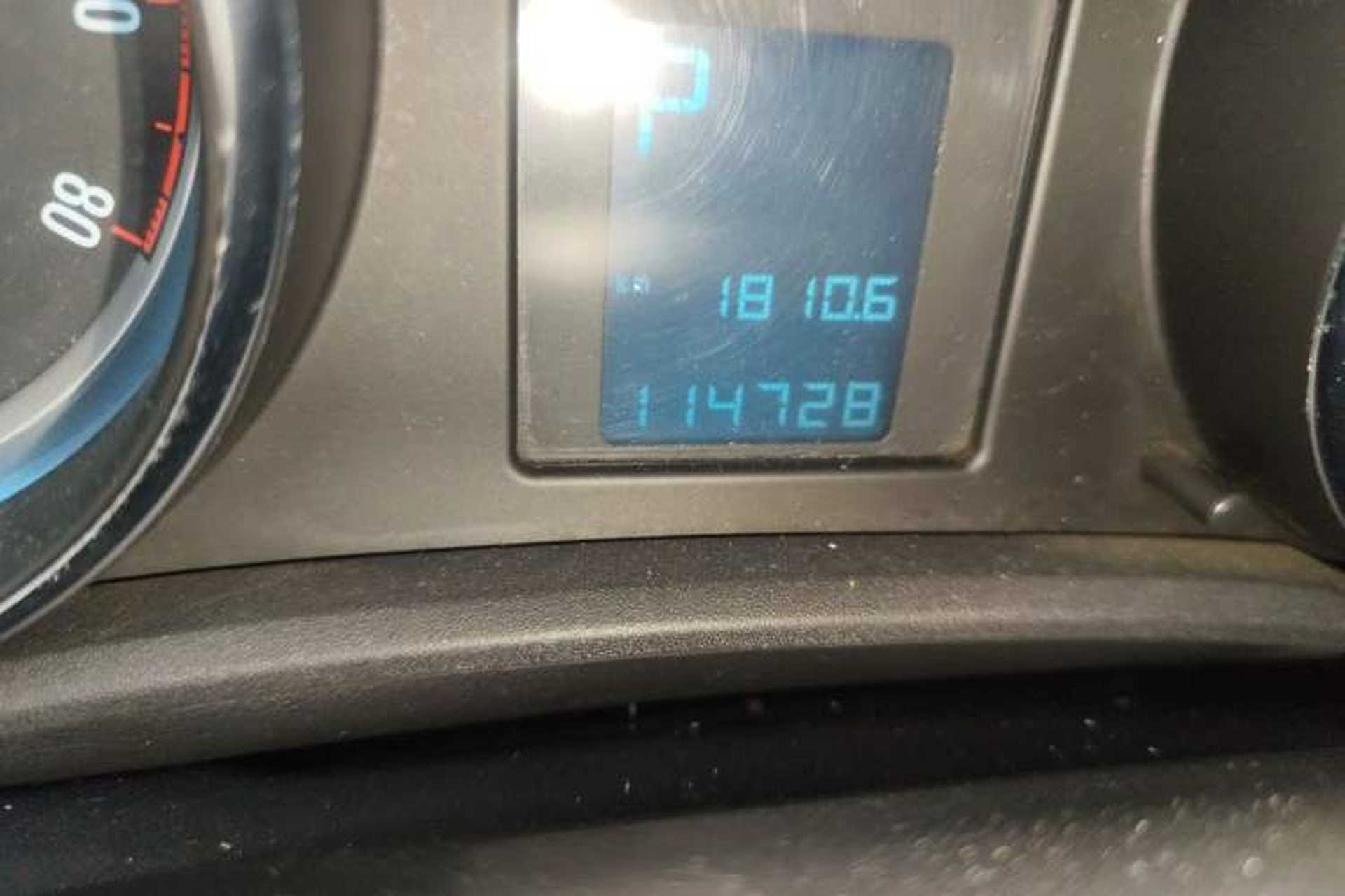 Used Buick GT 2011 GT 1.6T Fashion Sport Edition Leather Model Odometer Close Up