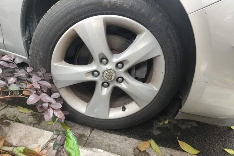 Used Buick GT 2011 GT 1.6T Fashion Sport Edition Leather Model Right Front Wheel Hub