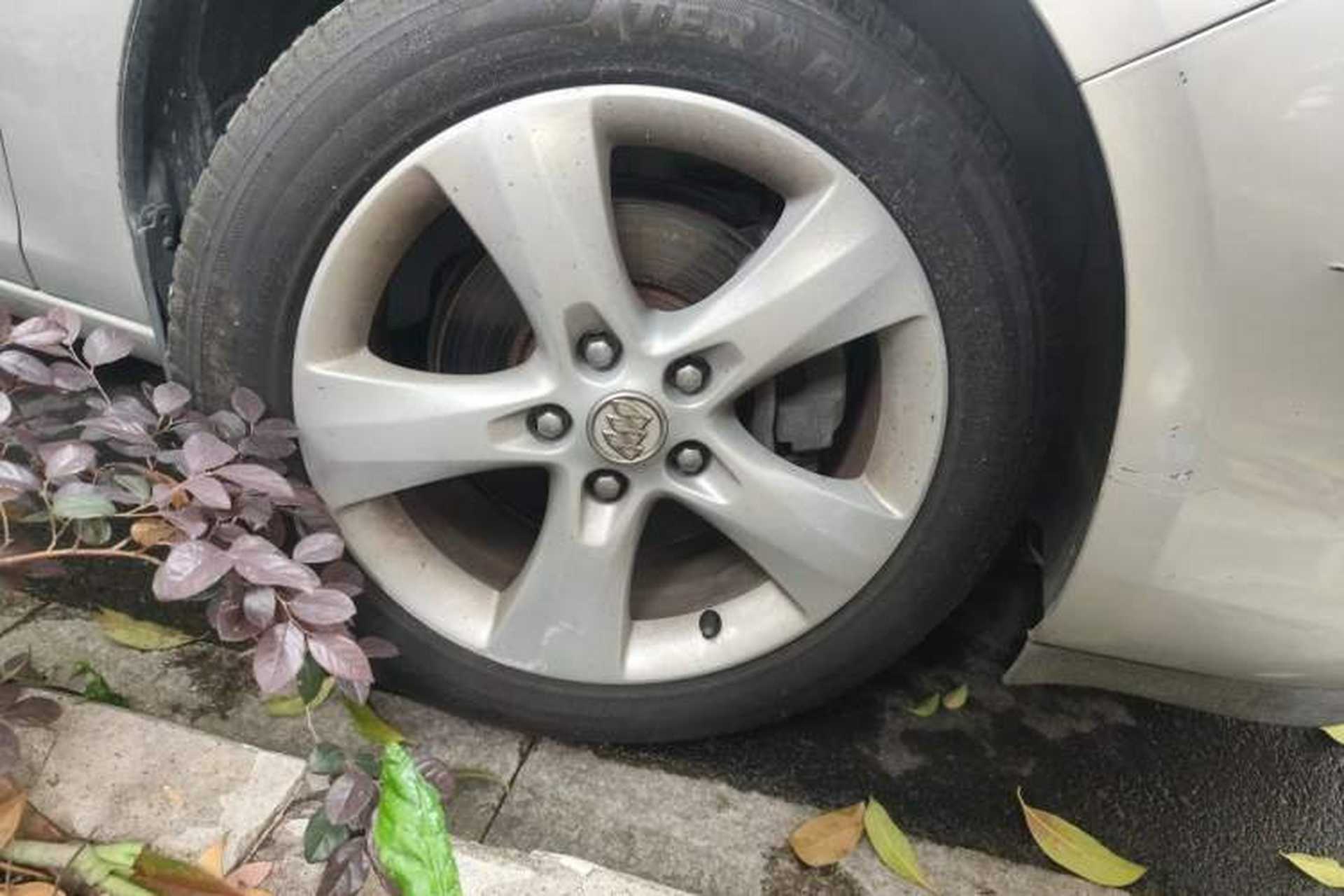 Used Buick GT 2011 GT 1.6T Fashion Sport Edition Leather Model Right Front Wheel Hub