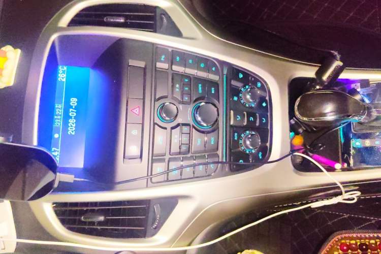 Used Buick GT 2011 GT 1.6T Fashion Sport Edition Leather Model Audio And AC Panel