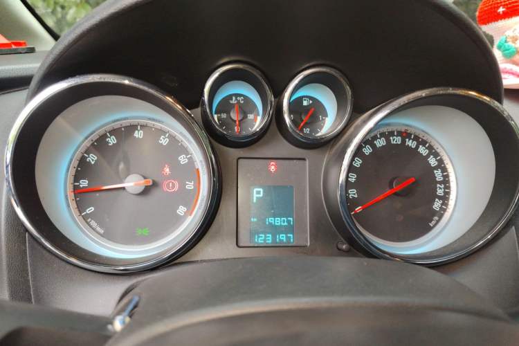 Used Buick GT 2011 GT 1.8L Automatic Fashion Edition Leather Model Instrument Cluster