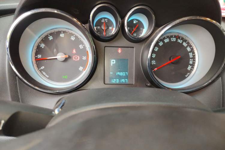 Used Buick GT 2011 GT 1.8L Automatic Fashion Edition Leather Model Odometer Close Up