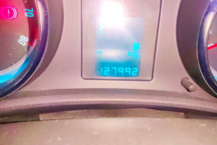 Used Buick GT 2011 GT 1.6T Fashion Sport Edition Leather Model Odometer Close Up