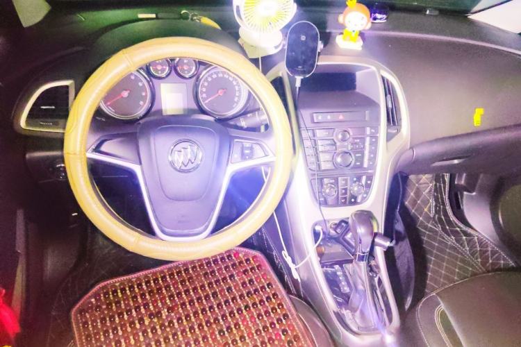Used Buick GT 2011 GT 1.6T Fashion Sport Edition Leather Model Steering Wheel