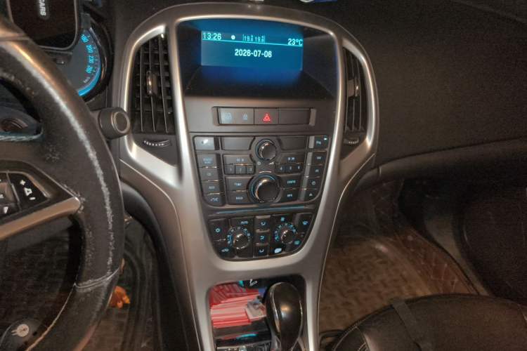 Used Buick GT 2011 GT 1.8L Automatic Fashion Edition Leather Model Audio And AC Panel