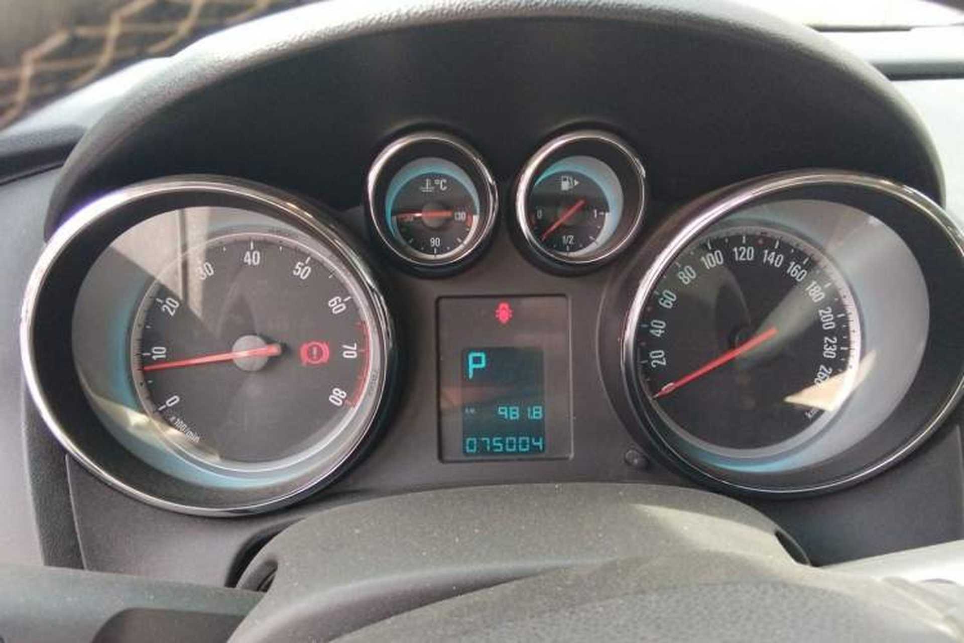 Used Buick GT 2011 GT 1.6T Fashion Sport Edition Leather Model Instrument Cluster